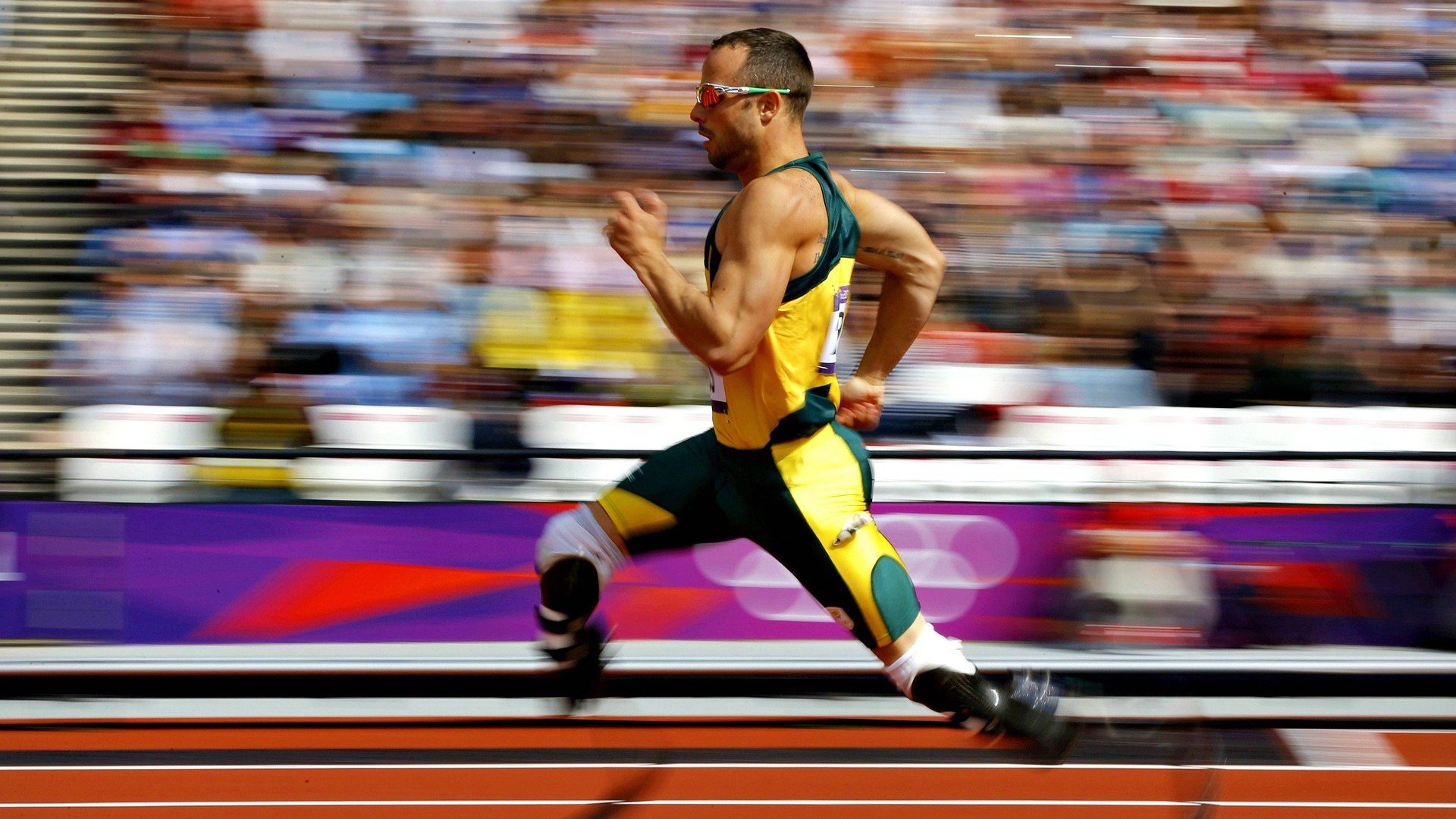 “武汉马拉松:跑者们用脚步诠释极限精神”